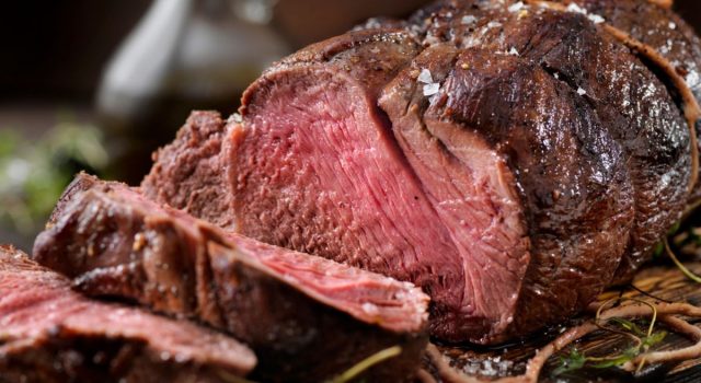 Ricette di Pasqua: Roast-beef di scamone e radici arrostite