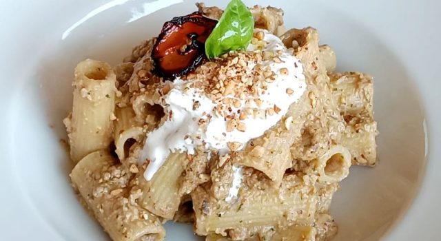 Un primo piatto siciliano con pesto di pistacchio