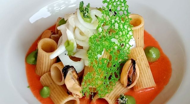 Rigatoni seppie, cozze e piselli