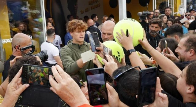Sinner è tornato. E l’Italia si alza in piedi per il suo campione