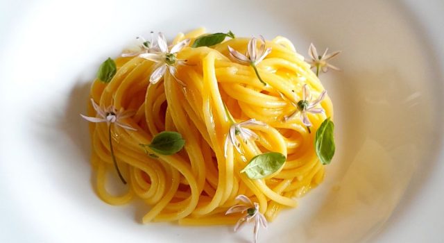 Spaghetto all’acqua di pomodoro: l’eleganza della semplicità firmata Ala Balabyshkina