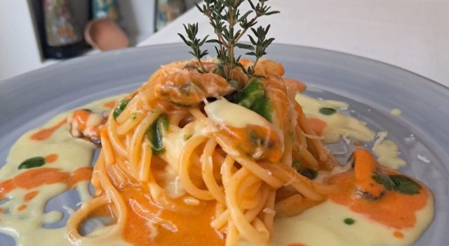 Spaghetto con cozze, salsa di datterino bianco e peperone rosso Sweet Palermo “AgriPeppe”