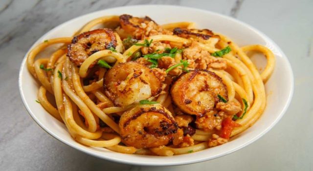 Spaghettone al forno con ragu di crostacei