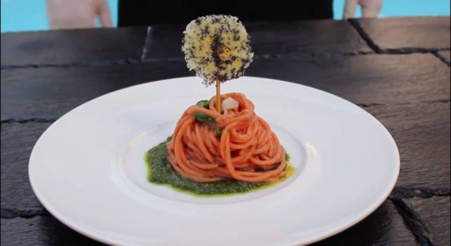 Spaghettoni al San Marzano su morbido di Bieta Selvatica