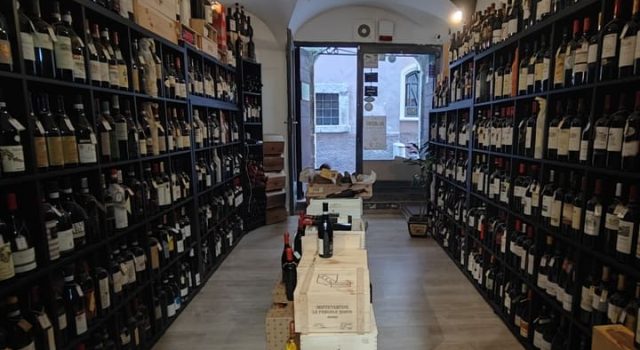 Enoteca Apicius: Il Regno del Vino a Alatri