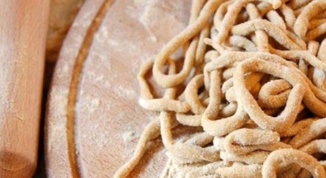 La storia dei pici raccontata da Aldo, l’oste toscano
