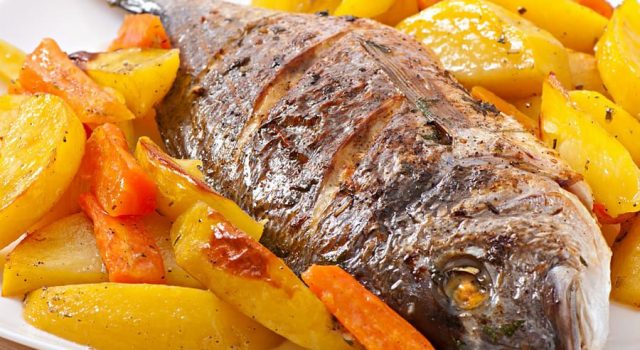 orata al cartoccio e patate al forno