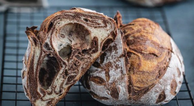 Pane al cioccolato in pentola di ghisa